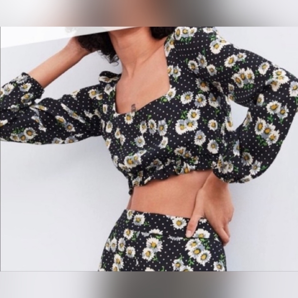 Zara Women's Black Floral Daisy Print Long Sleeve Square Neck Crop Top, SMALL